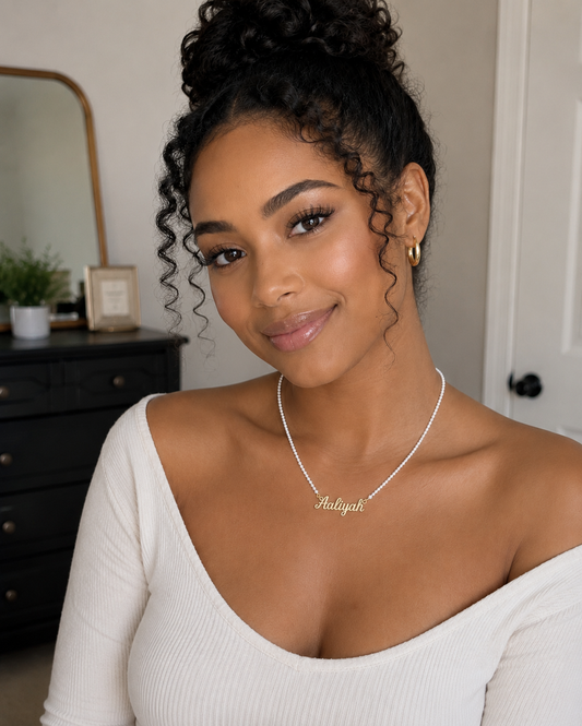 Pearl Name Necklace – Personalized Gift for Mom, Daughter, Wife & Best Friend